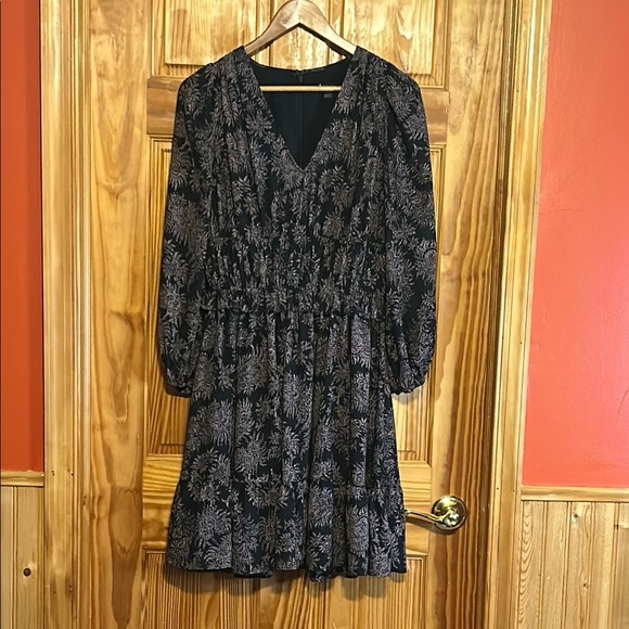 Ann Taylor Elegant Black Floral Dress - Picture 1 of 13